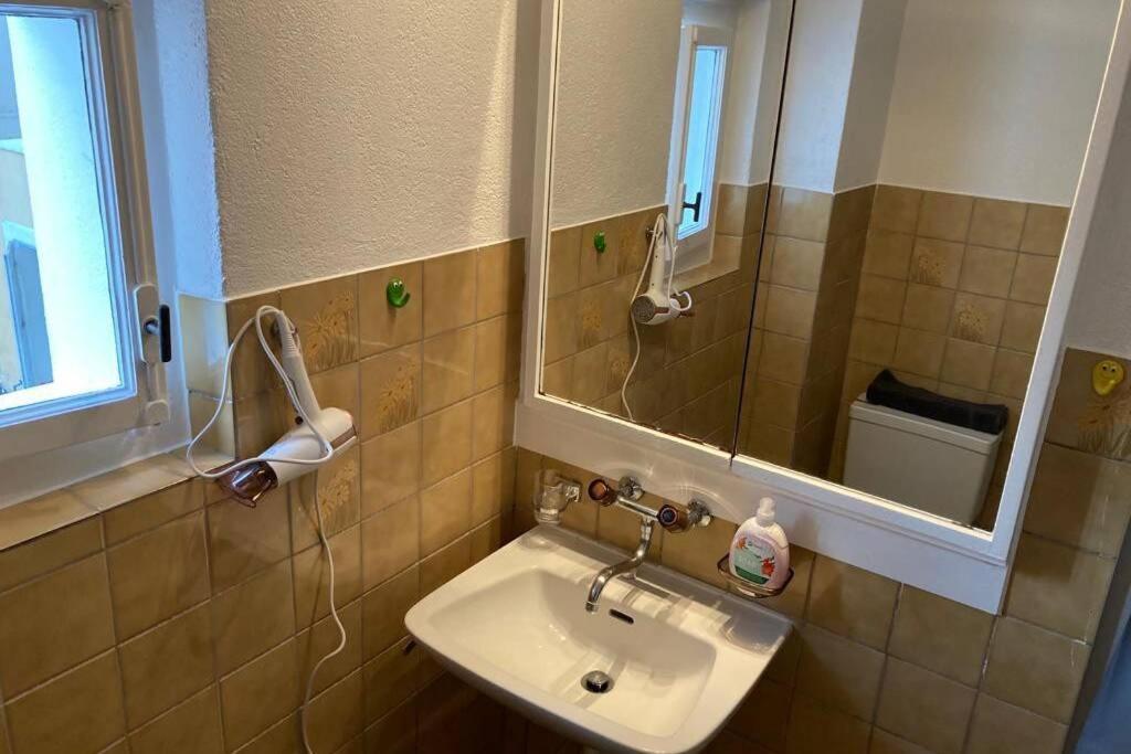 Parking & Appartement 2 Pieces Sans Traffic Lausanne Bagian luar foto